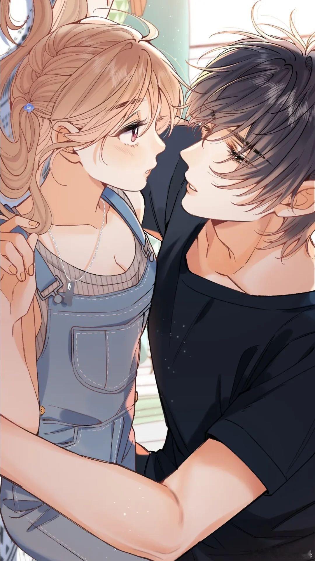 #这个暑假漫画强得可怕# 这个夏天，漫画里的每个眼神、每个动作都透着暧昧的气息，