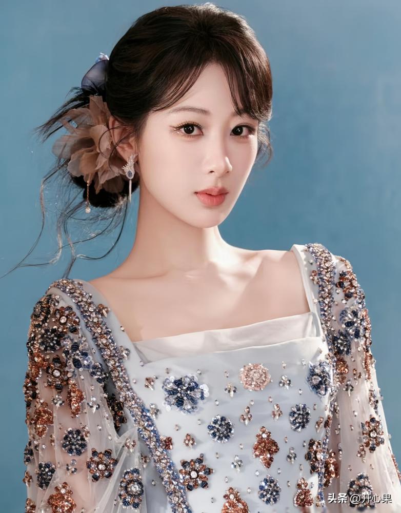 别急着夸杨紫“读书多”，看看她这两年干了什么。
《长相思2》口碑崩到6.6分，