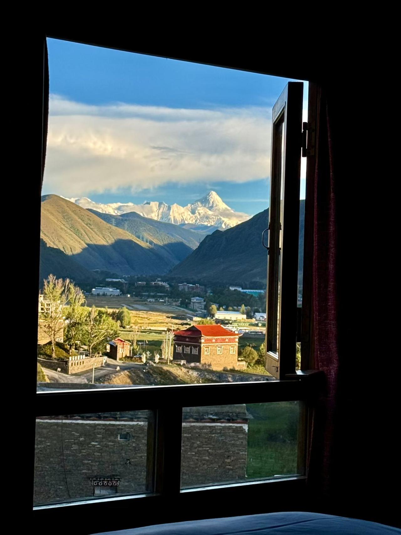 窗外
遇见贡嘎
猜猜这是哪