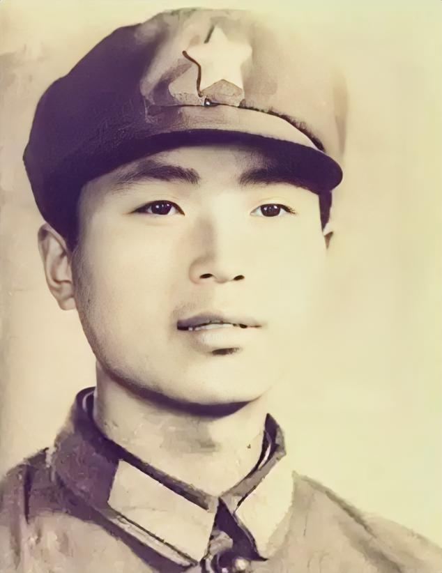 1985年，老山前线，17岁战士顾克路，被越军炮弹炸成“两截”，副连长孙兆群大喊