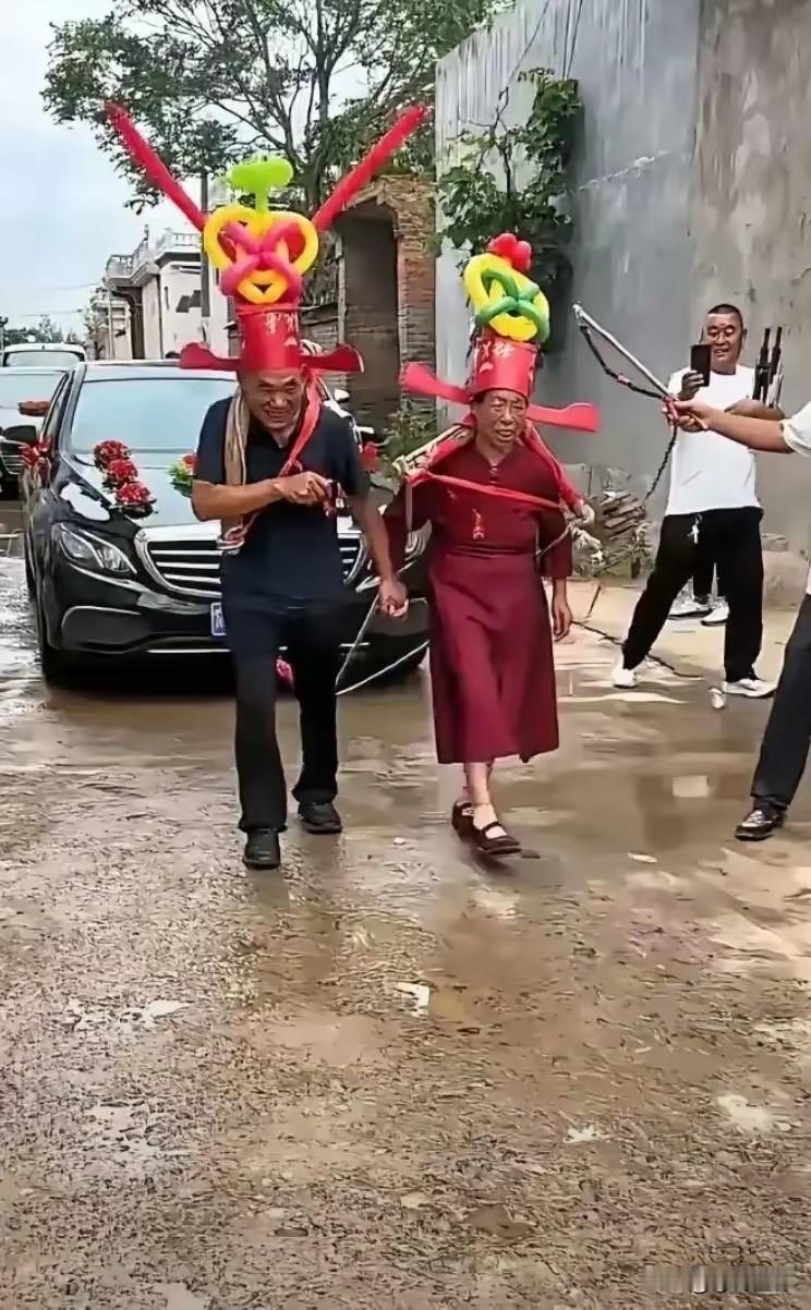 孩子结婚，为什么如此糟蹋爹妈？在我们的传统文化中，自古以来就没有这么干的，这简直