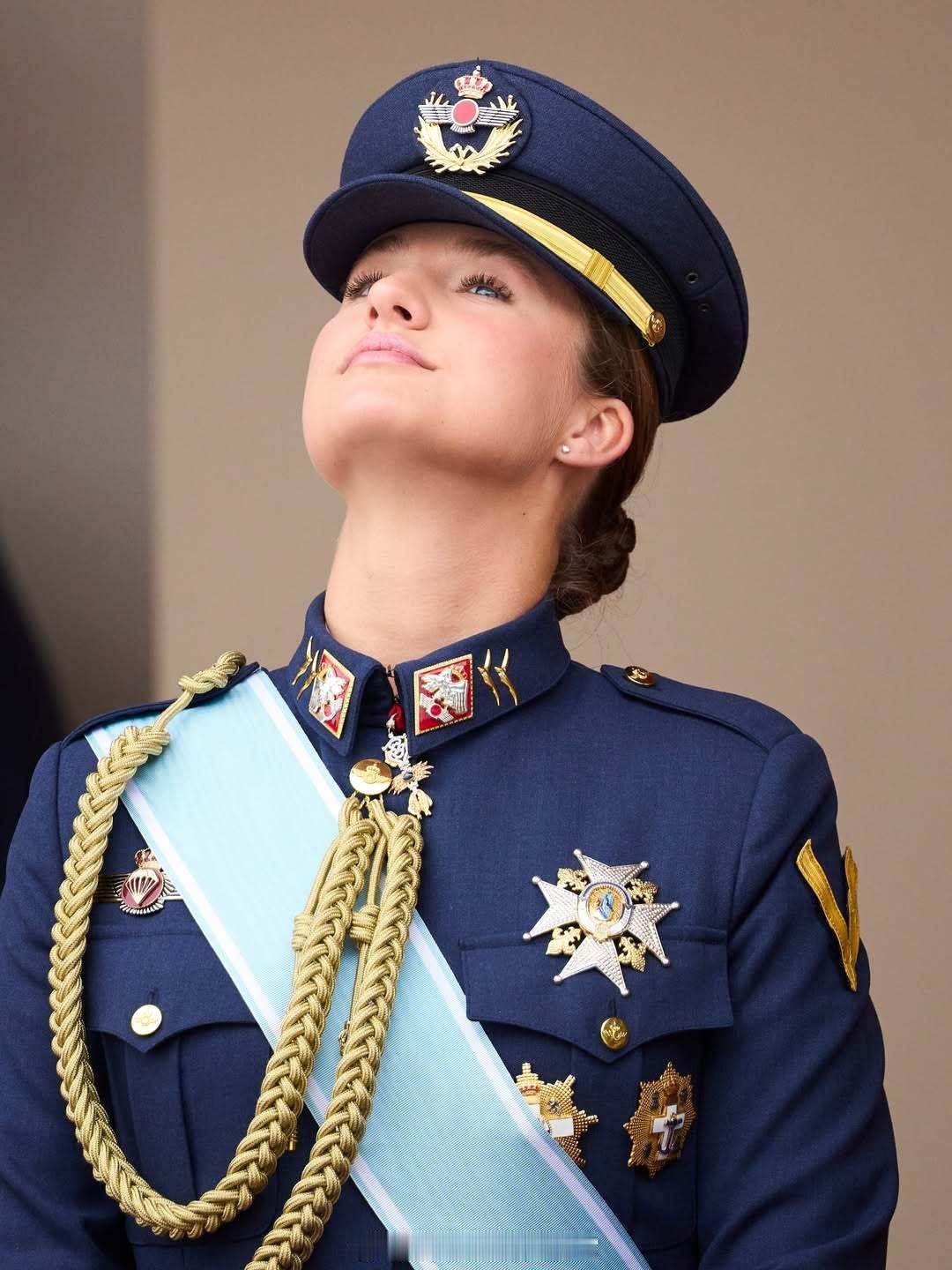 【找不同】AGA报到、Pascua Militar、武装部队日和AGA毕业，一点