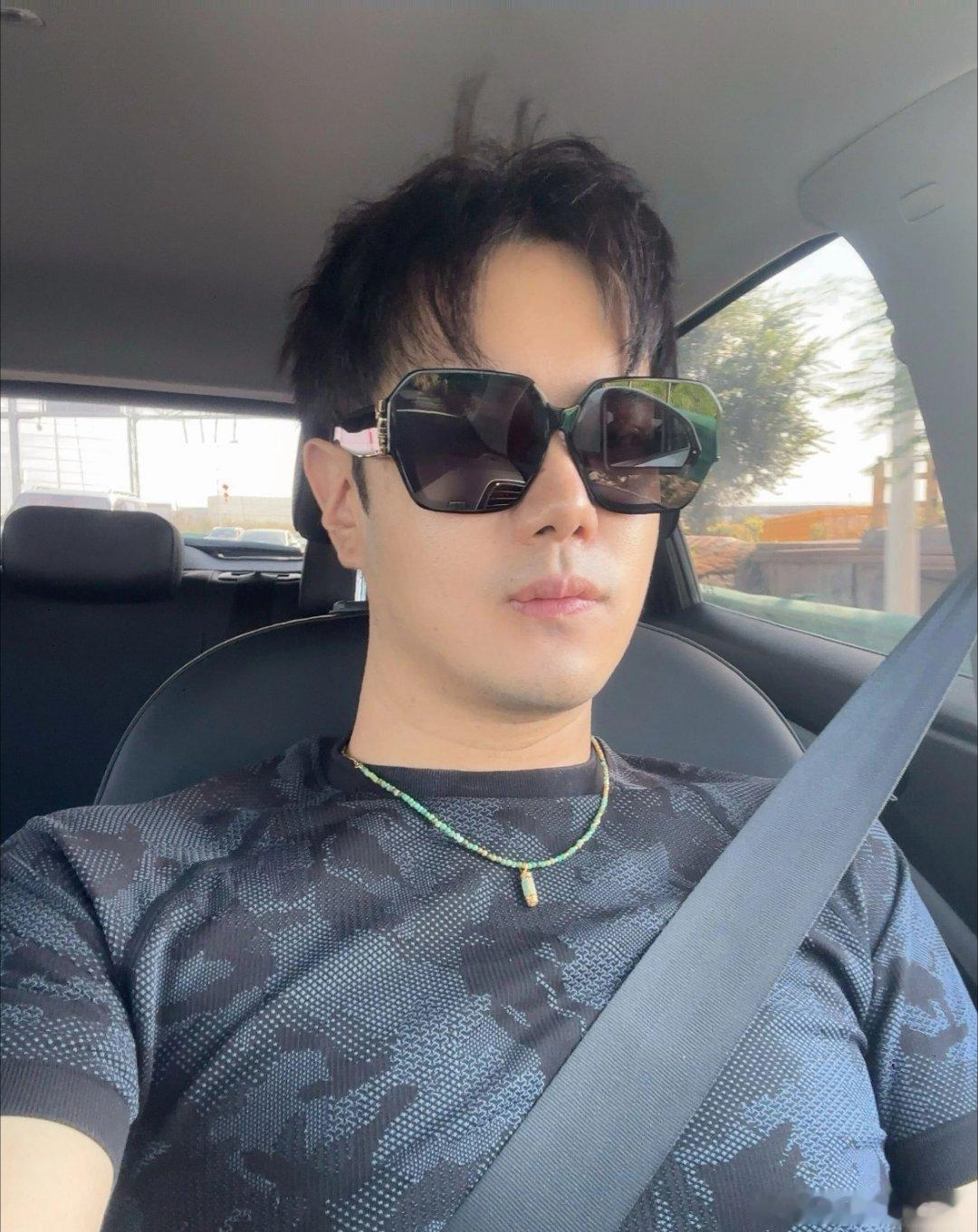 问单身的人为什么不结婚有多离谱加油吧少年。单身也罢，不结婚也罢。开心就好。 ​​
