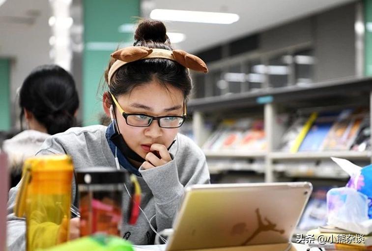 专硕与学硕之争：选对赛道比盲目努力更重要

考研专硕与学硕的选择，本质是学术理想