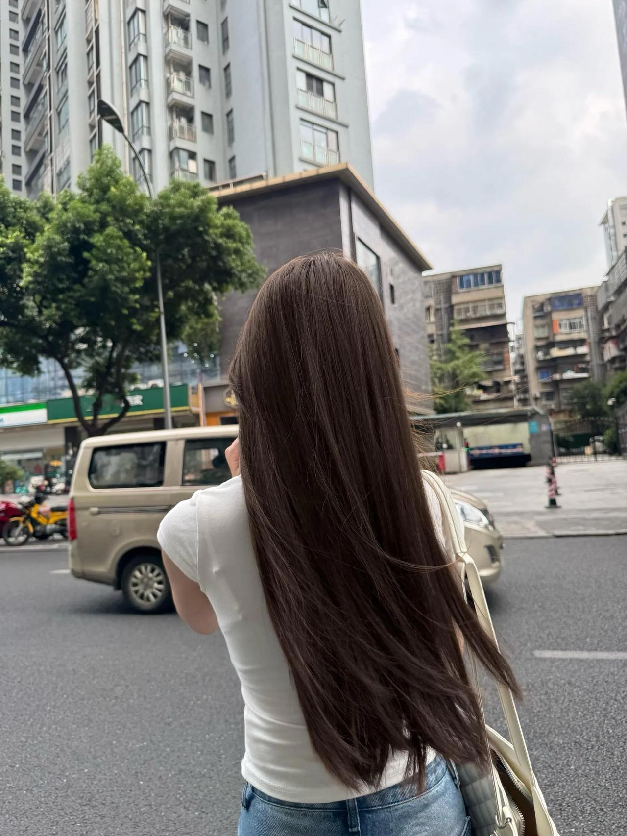 没人觉得深发色更有美女感吗？！
