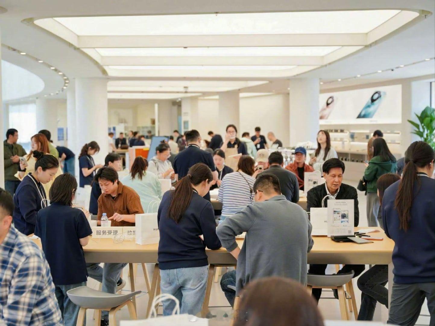 华为大阔折再现抢购热潮华为PuraXMax卖爆了华为Pura X Max今日正式