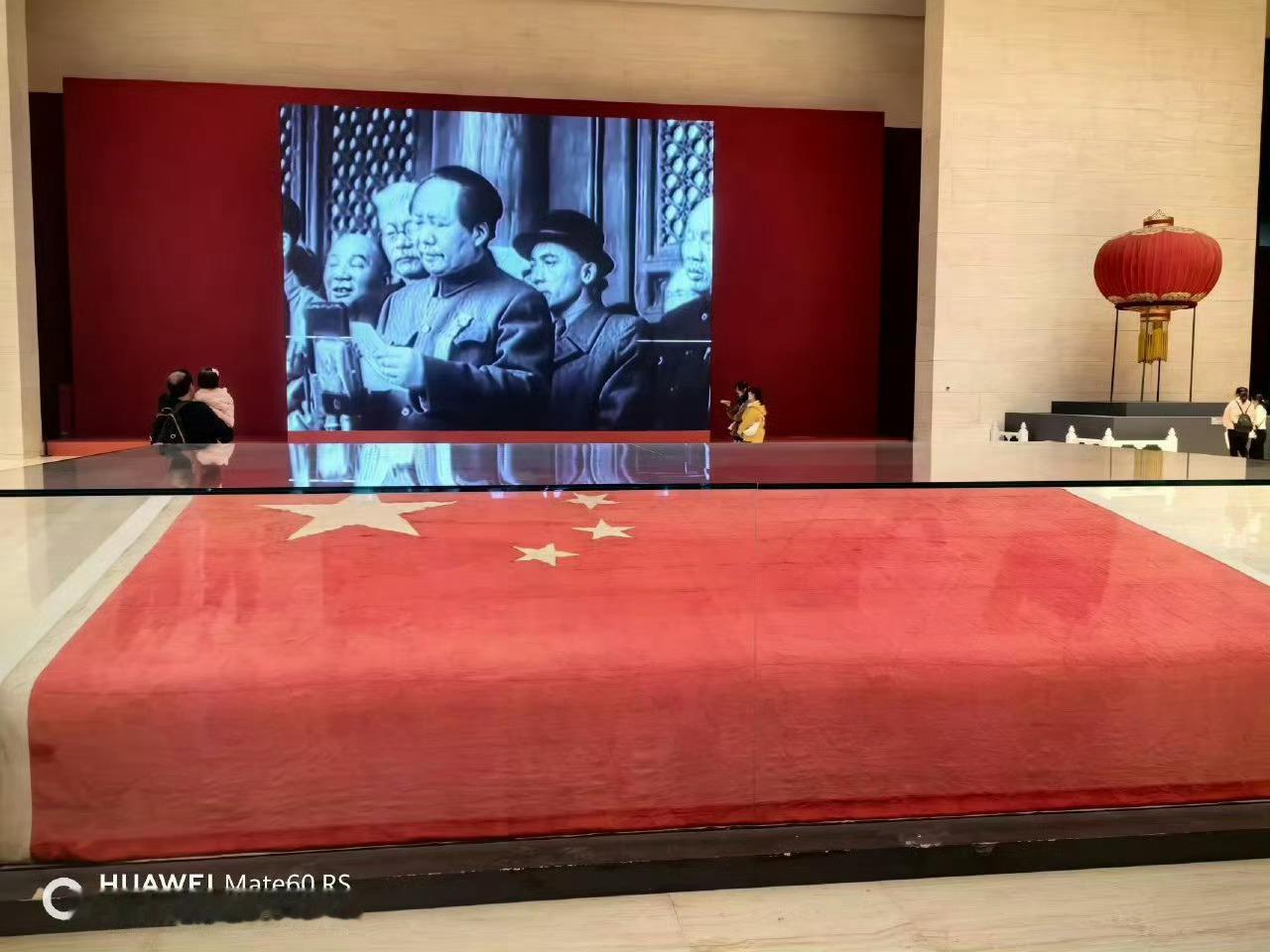 到国家博物馆必须看的就是这面新中国的第一面五星红旗。 