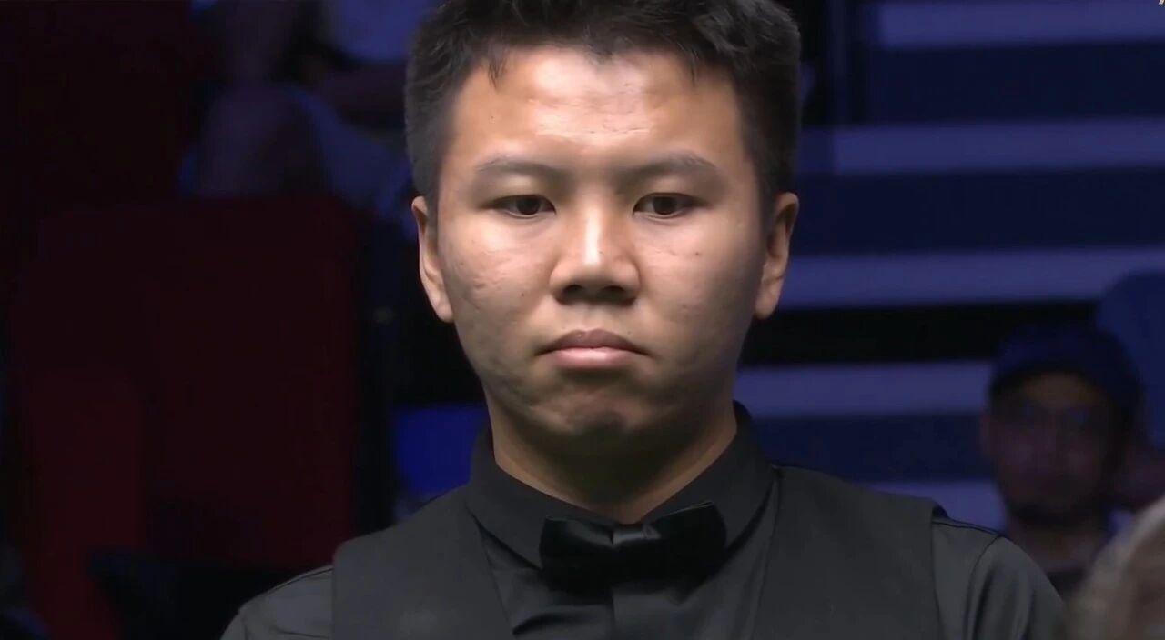 冠军联赛，周跃龙先扬后抑，小组第三，无缘出线。
第一轮，周跃龙状态不错，3-1击