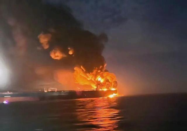 太突然！全世界都不敢相信，土耳其的油轮竟然被袭击了，但奇怪的是地点并不在霍尔木兹