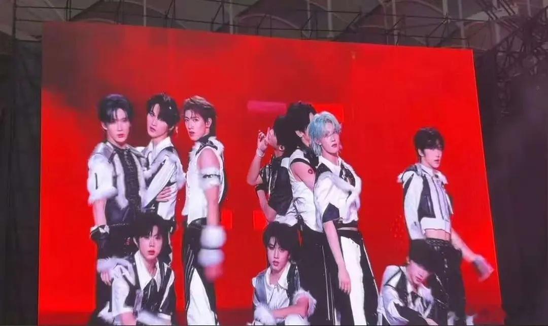 TF家族新音太热闹了豪丞没惹你们任何人昨天拿着一段路透贷款小木待遇多好，结果今天