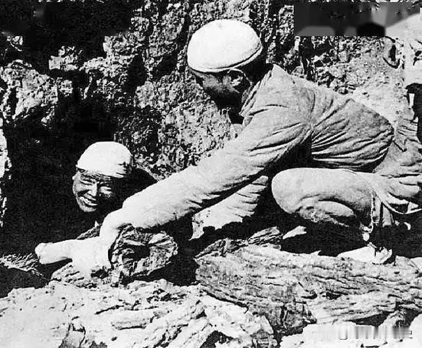 毛主席一生题词无数，但为同一个人写两次，只有她

1947年3月26日，延安窑洞