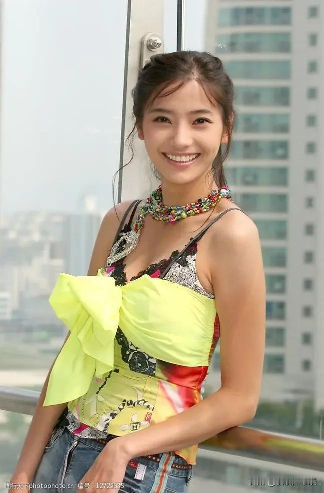 都说小s二女儿像林志玲
其实更像韩星韩彩英
尤其是两个小酒窝，还有眼睛，真的很像