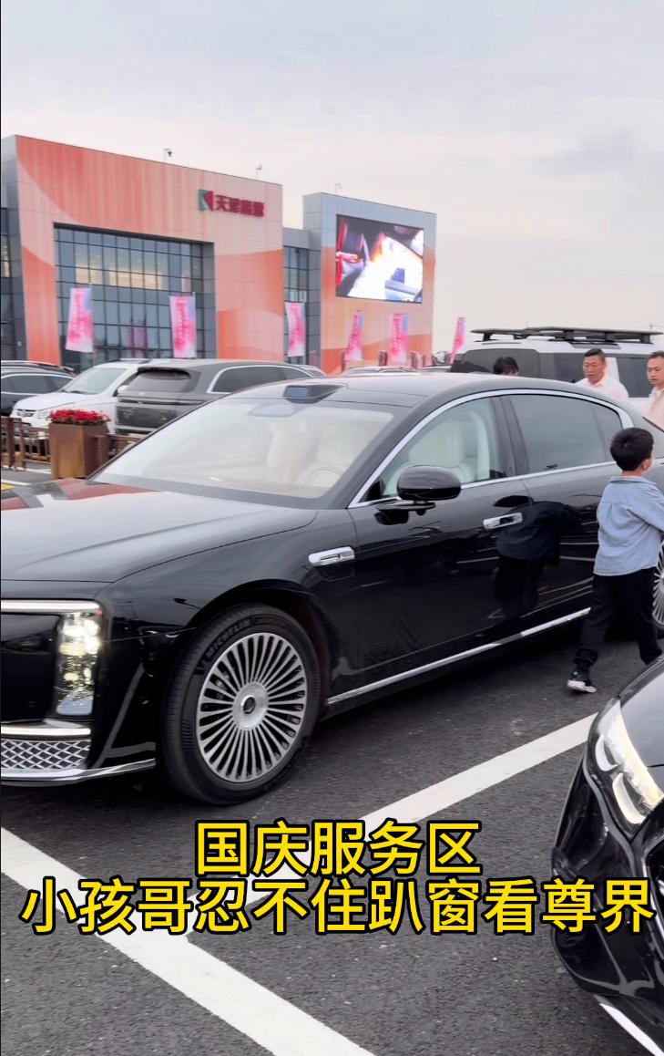 大佬一次性购3台，尊界S800国庆销量印证高端认可
十一黄金周期间，尊界S800