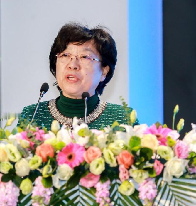 张世平，1954年出生，72岁，北京市人，她19岁加入中国共产党。

她16岁参