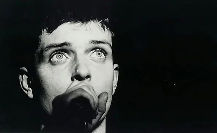 今天是Joy Division主唱Ian Curtis的生日🎂（1956.07