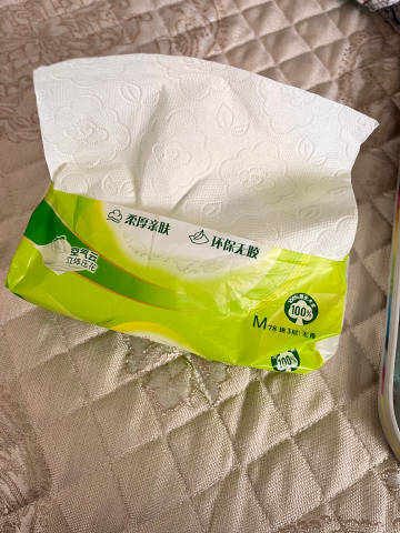 论纸巾在五个月宝宝心中的地位：那就是宇宙的中心，是终极的奋斗目标！只要...