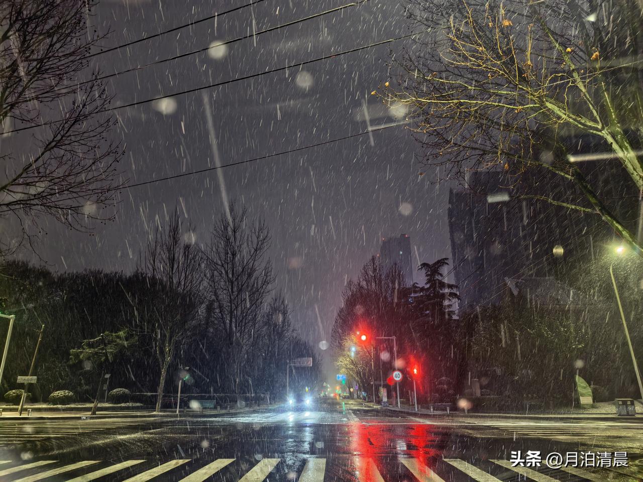 郑州这是怎么了，明明已经立春了，又下起了大雪！这已经是立春后的第二场雪了，也是2