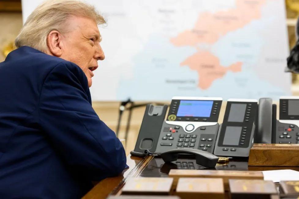 🚨🇺🇸🇷🇺特朗普与普京在椭圆形办公室通话的官方照片

官方照片显示特朗