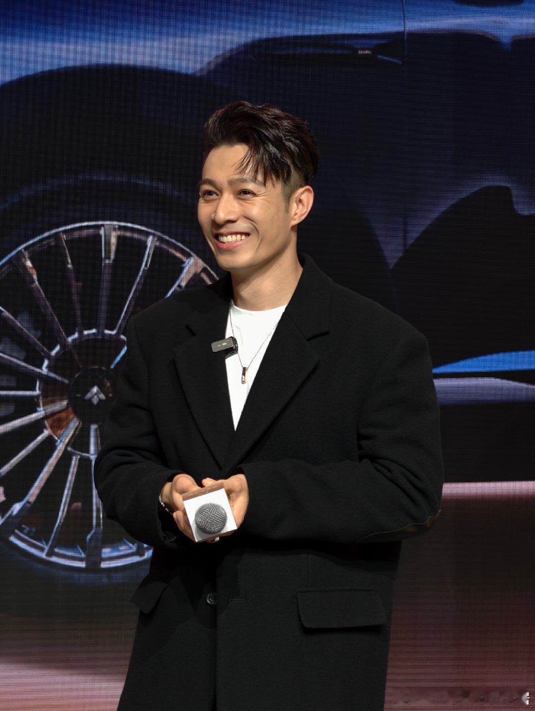 羡慕今日见到周柏豪的每一位粉丝（包括我自己） 