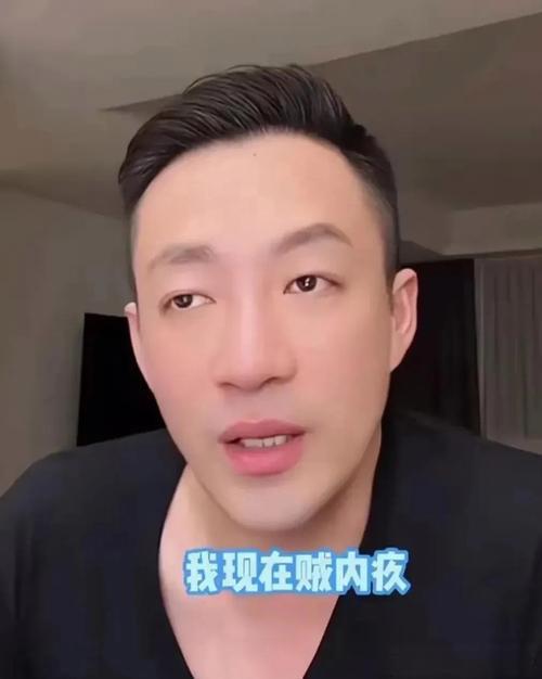 原来这场婚礼，
虽说是精心准备，
但是汪小菲也有很多的无可奈何！我们都知道，大s