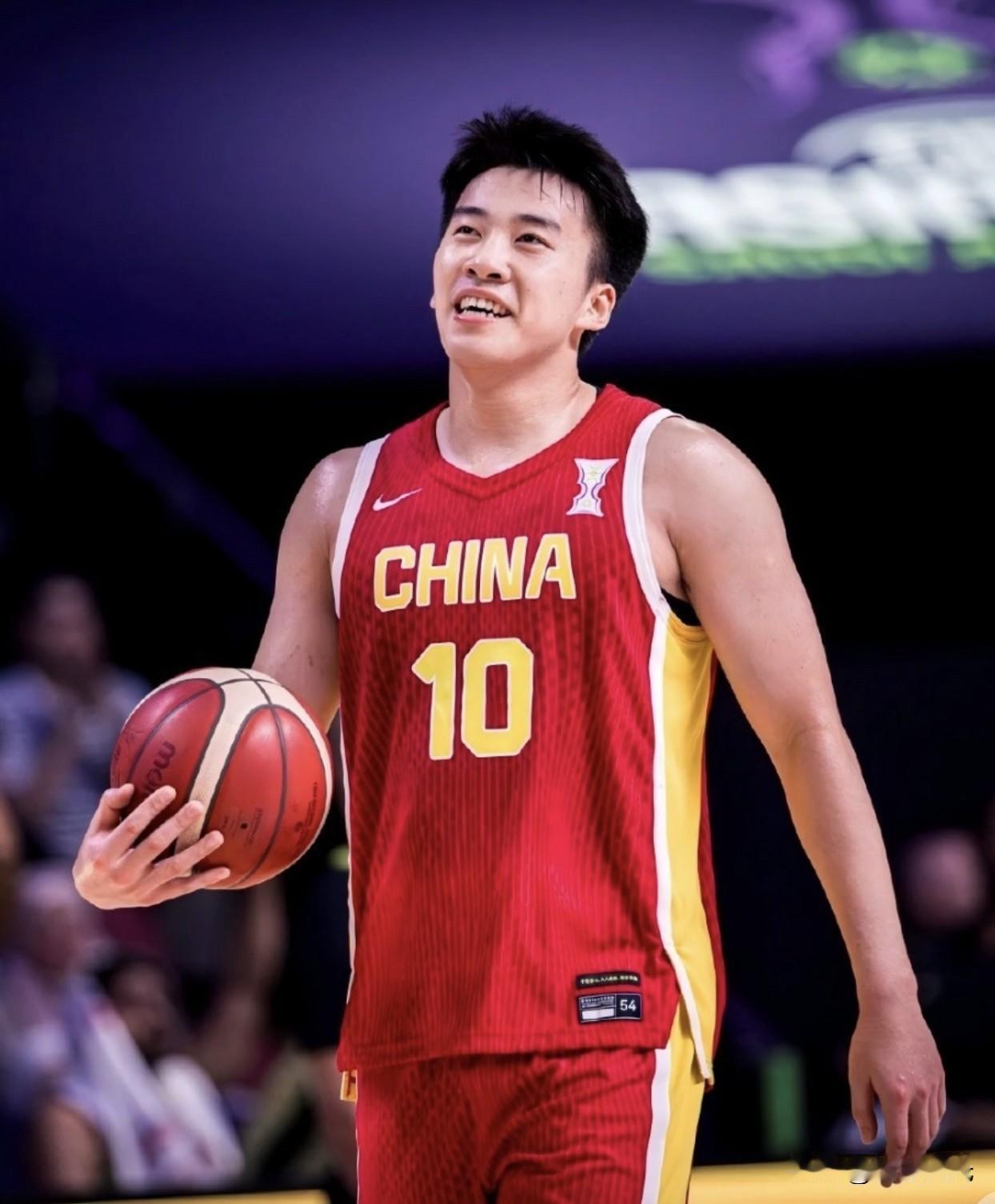 谁知道怎么回事？王俊杰突然低效了
中国男篮 篮球王俊杰