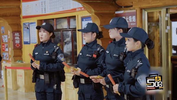 鹿晗用韩语对女子警务队说辛苦了哈哈哈哈哈五哈最动人的往往是这种无设计的小瞬间，鹿