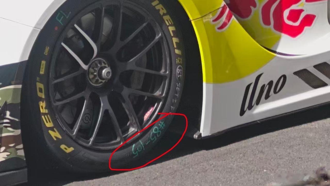 轮胎上是85-105，好优秀的数字！！来自