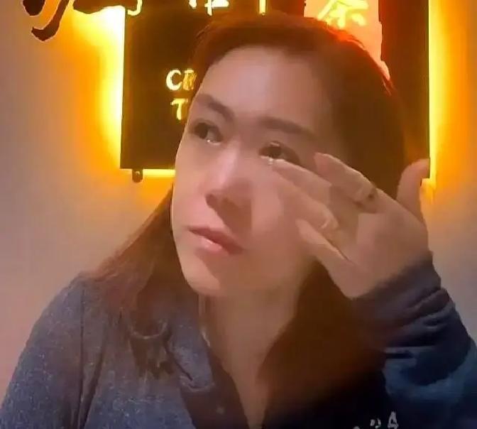 刷到一条离谱的“杨议被侄女怒斥”的帖子，说得有鼻子有眼，五叔小辉杨化然全上阵。