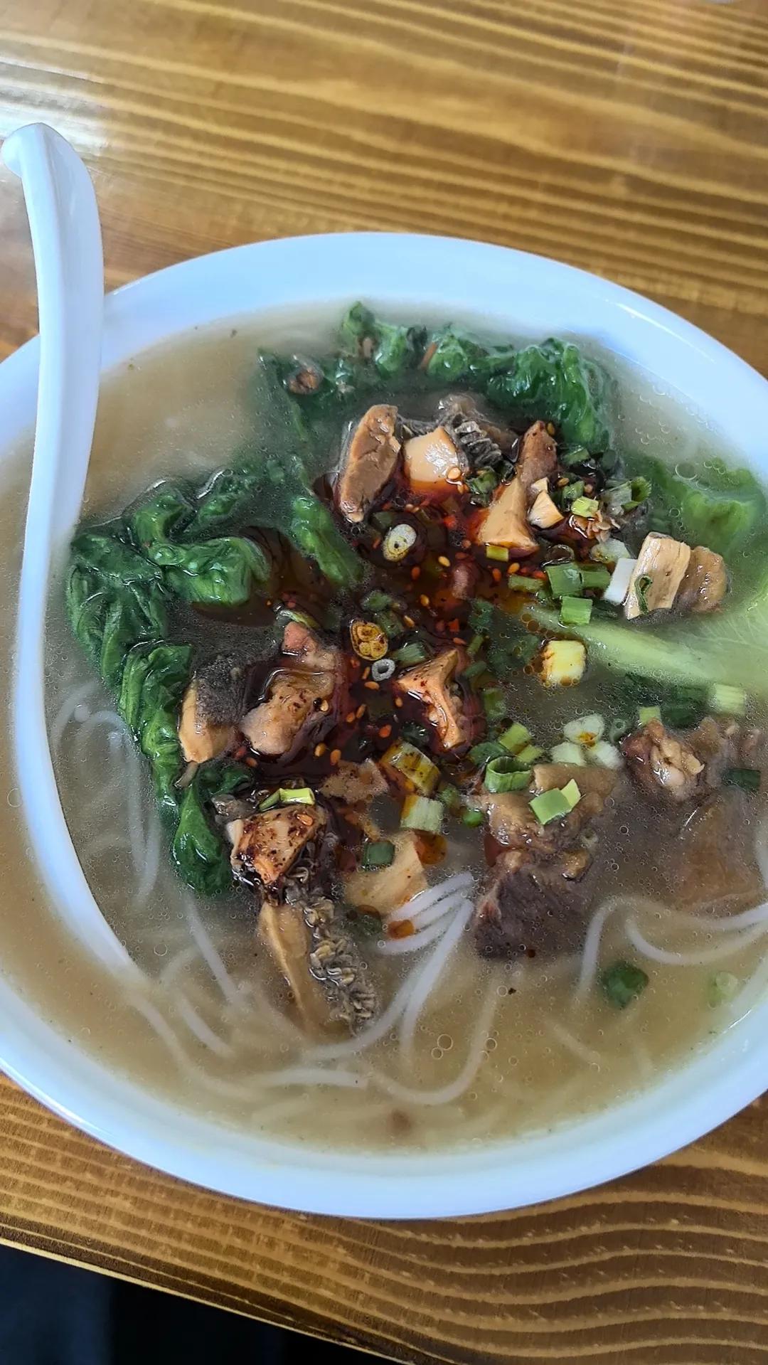 现在谁都穷了啊
参加上级单位组织的集训
准备要到省级比赛的
但住的，吃的要自理