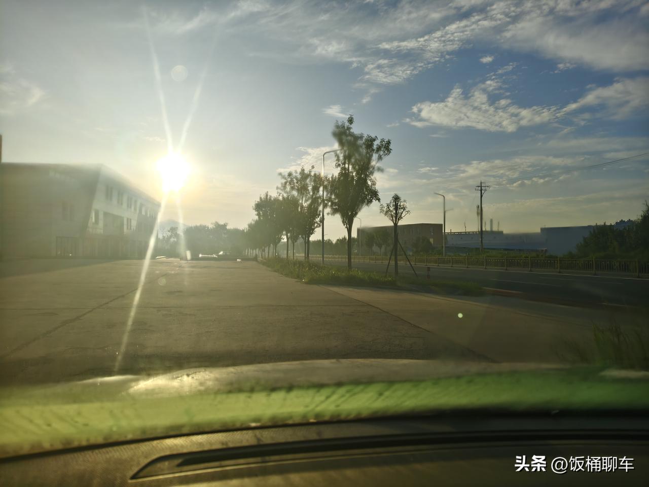 真是应了那句话，开再好的车加不起油，那车就等于破铜烂铁了。
今天早上去加油，前面