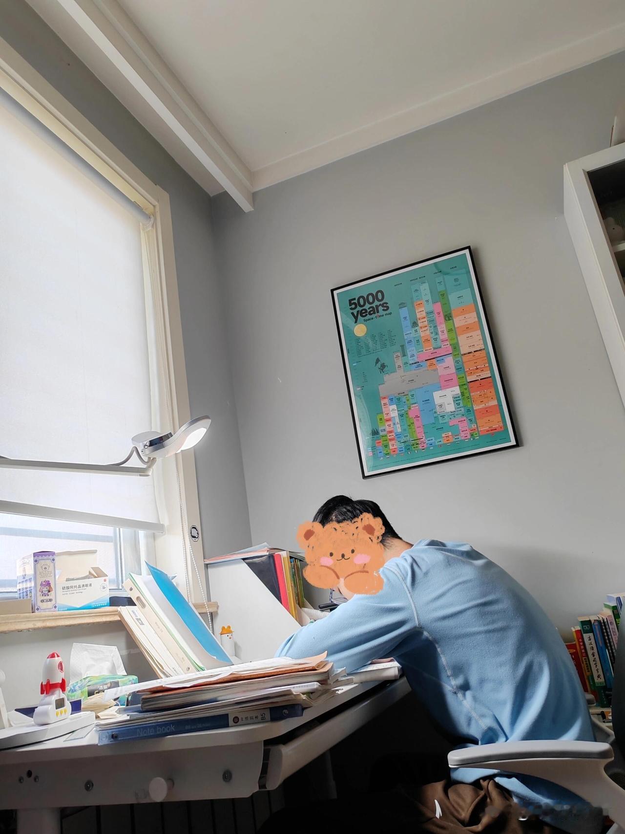 六年级小学生元旦在家三天刷题
起床就是跟数学干上了
晚上来总结一下放假三天写了多