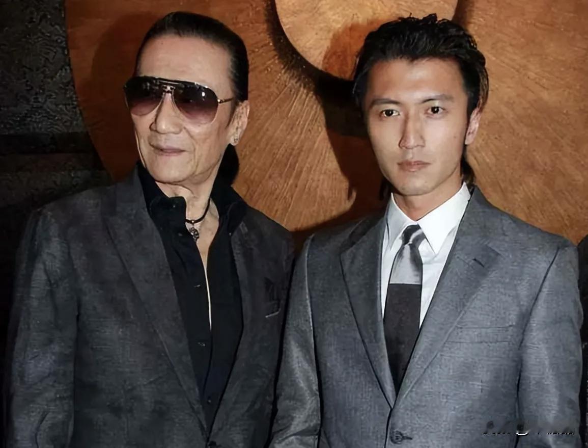他是段正淳，他是杨铁心，他也是苗人凤，他是罗四海。最关键的，他是影视史上第一位杨
