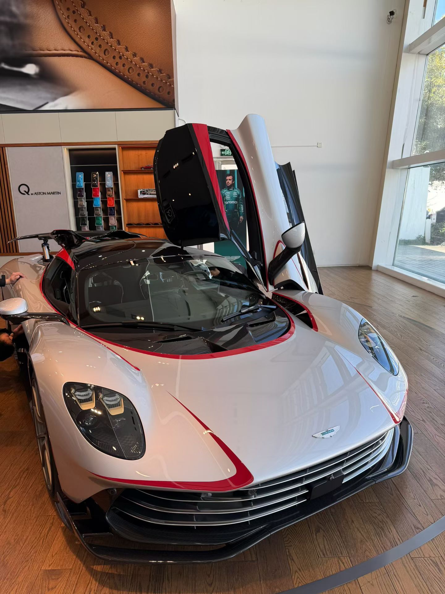 定价略贵，但选配相当厚道！实物真的太耐看了，国内销量稳了。 ​​​