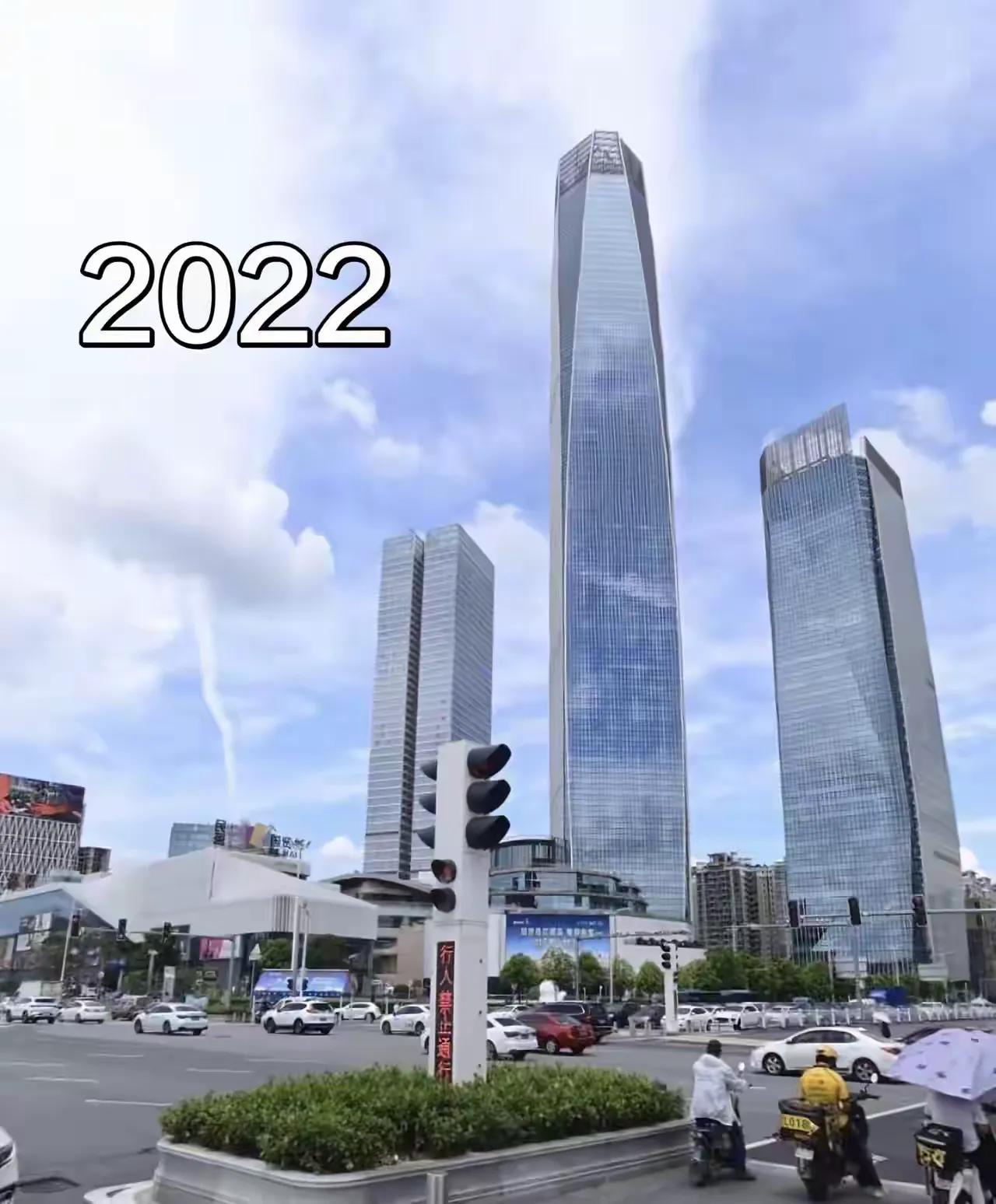 同一地点，不同的时间，相隔七年。
东莞民盈国贸中心，东莞也是广东省第三座拥有40