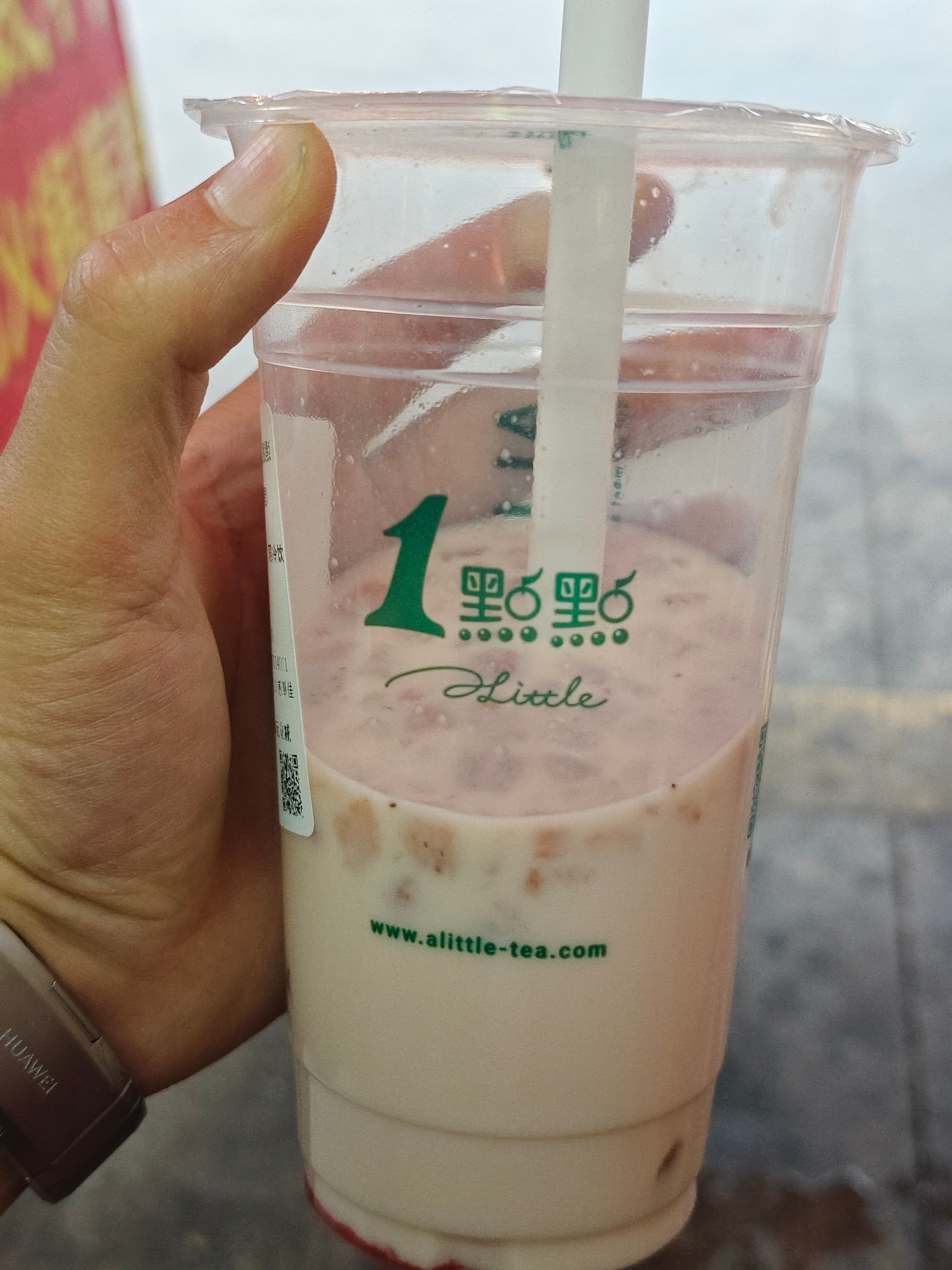 一点点刚好再喝一点点，看到了一点点热搜，这是咋了