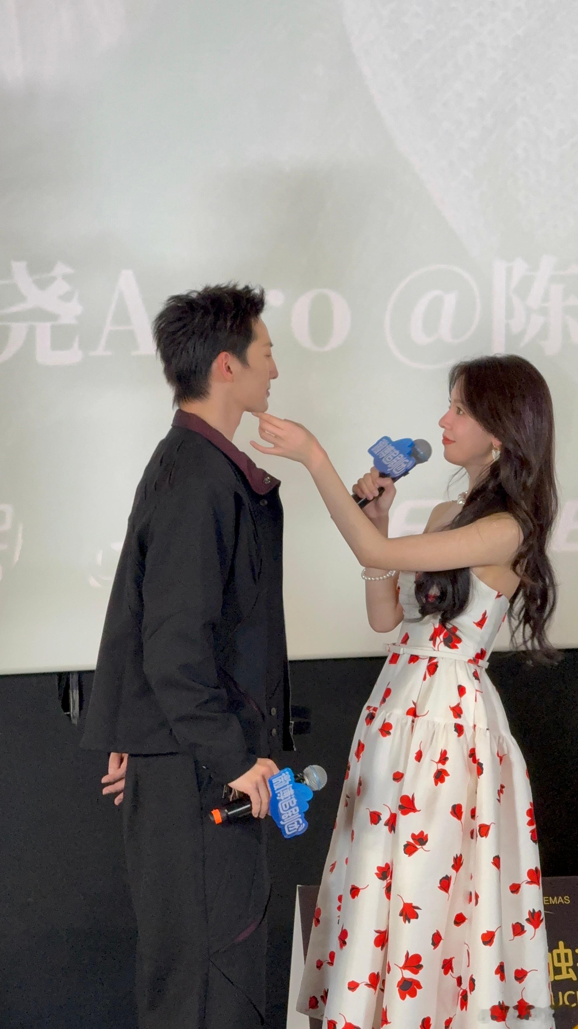 陈瑶破戒专业户 瑶妹指尖一碰，谁还管清规戒律？这谁顶得住啊！已沉溺西方桃温柔乡。