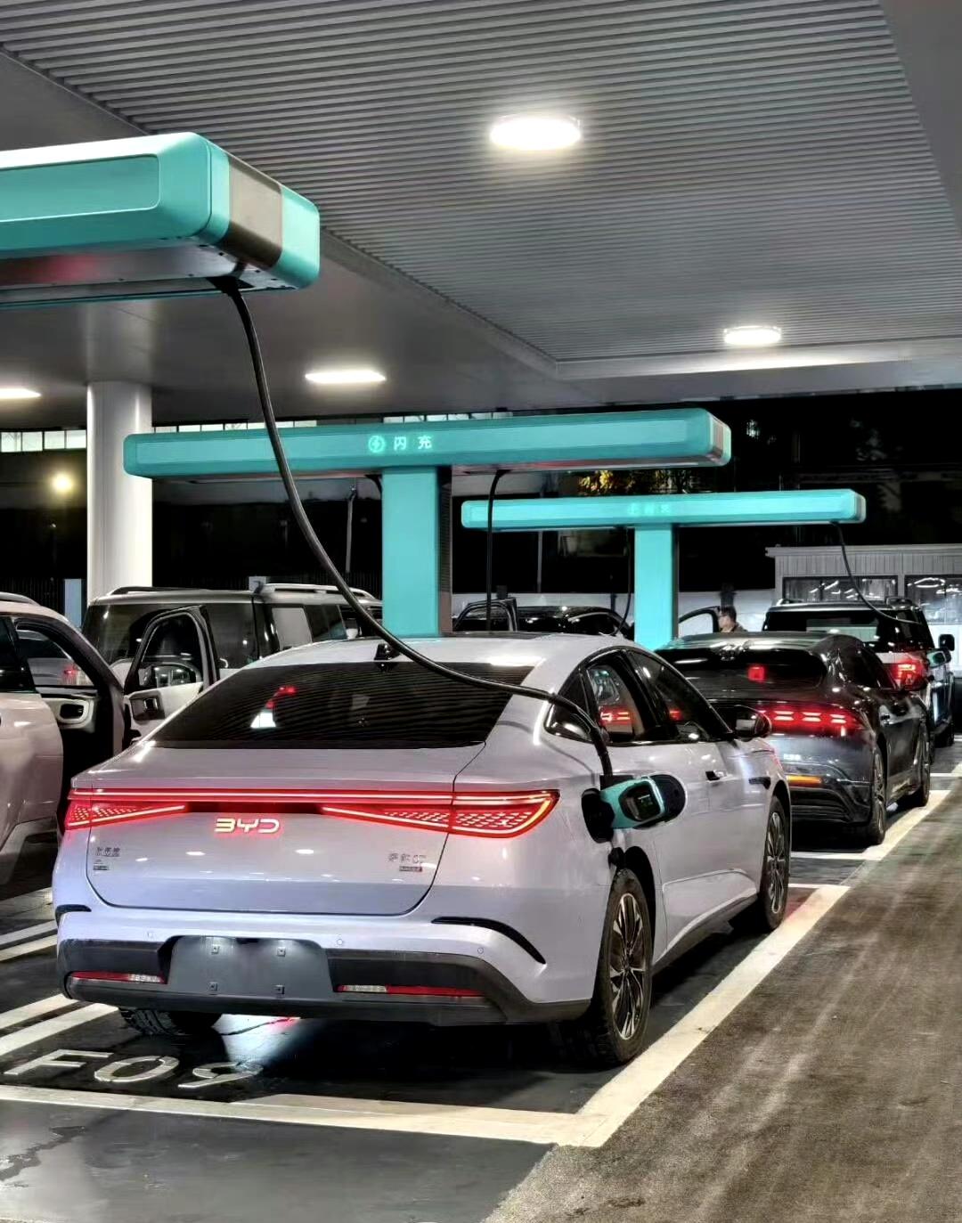 电车的续航焦虑恐怕要“打破”了，闪充有望成为新的解决方式，别人加油2分钟，这边“