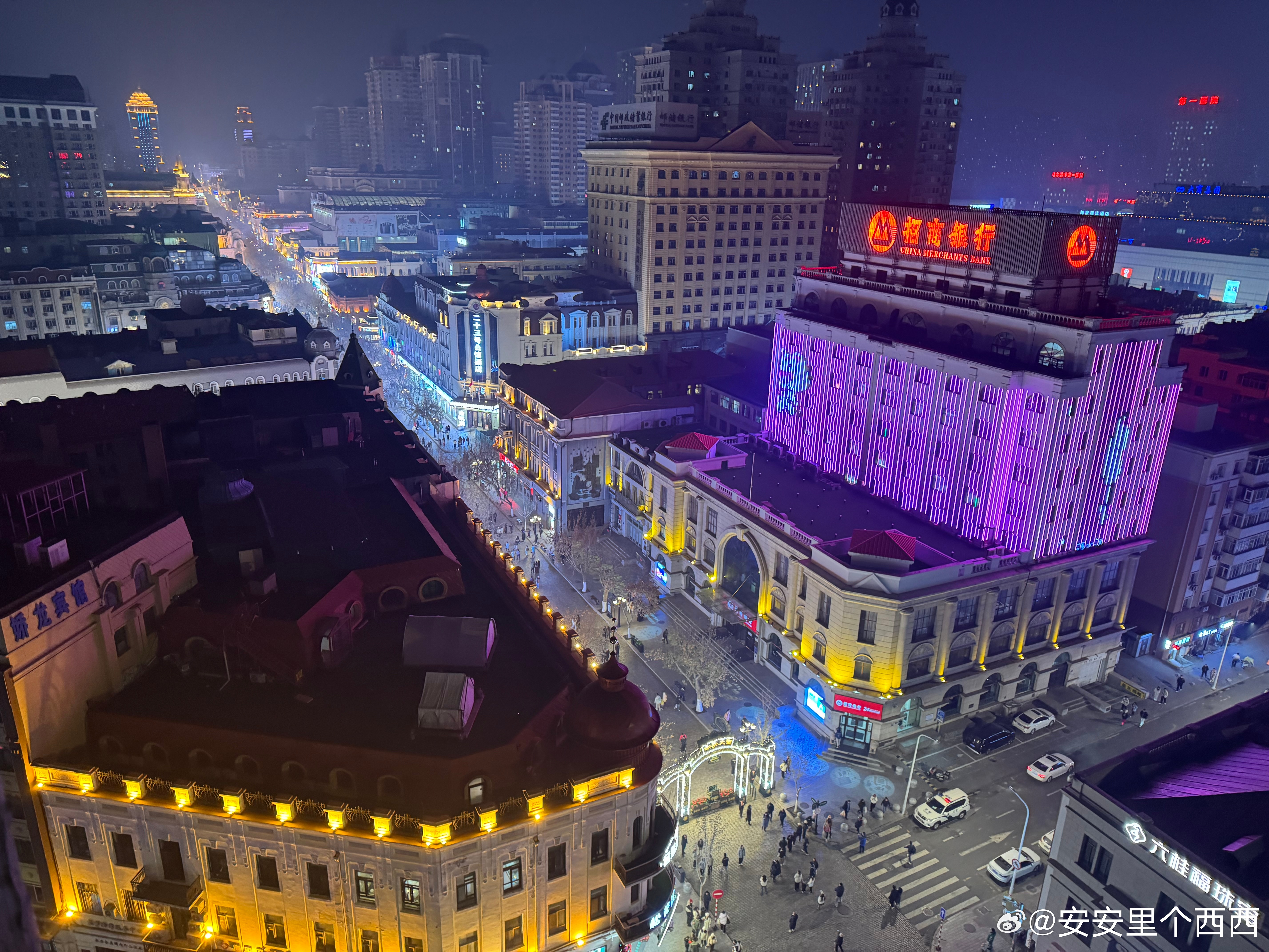 这回在哈尔滨住的酒店是：🏨哈尔滨万达假日酒店非常赞！五星推荐～首先，机场大巴到