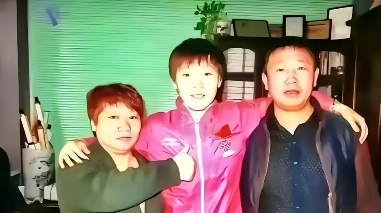 王曼昱去年给爸妈换房
群力新区150平，还是全款
真是善良孝顺有爱心…
 
比起