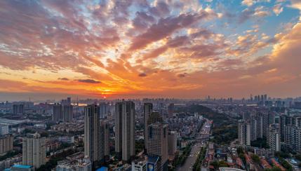 我今天要跟你聊的这所学校，可能跟你印象里的“大专”不太一样。它叫淮南联合大学。