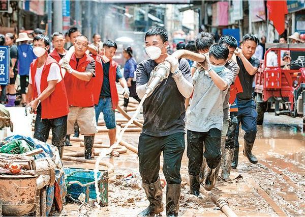 领袖不是天生，是带着答案勇做那个走在前方的人
 
一篇拆解领导力本质的文章火遍全