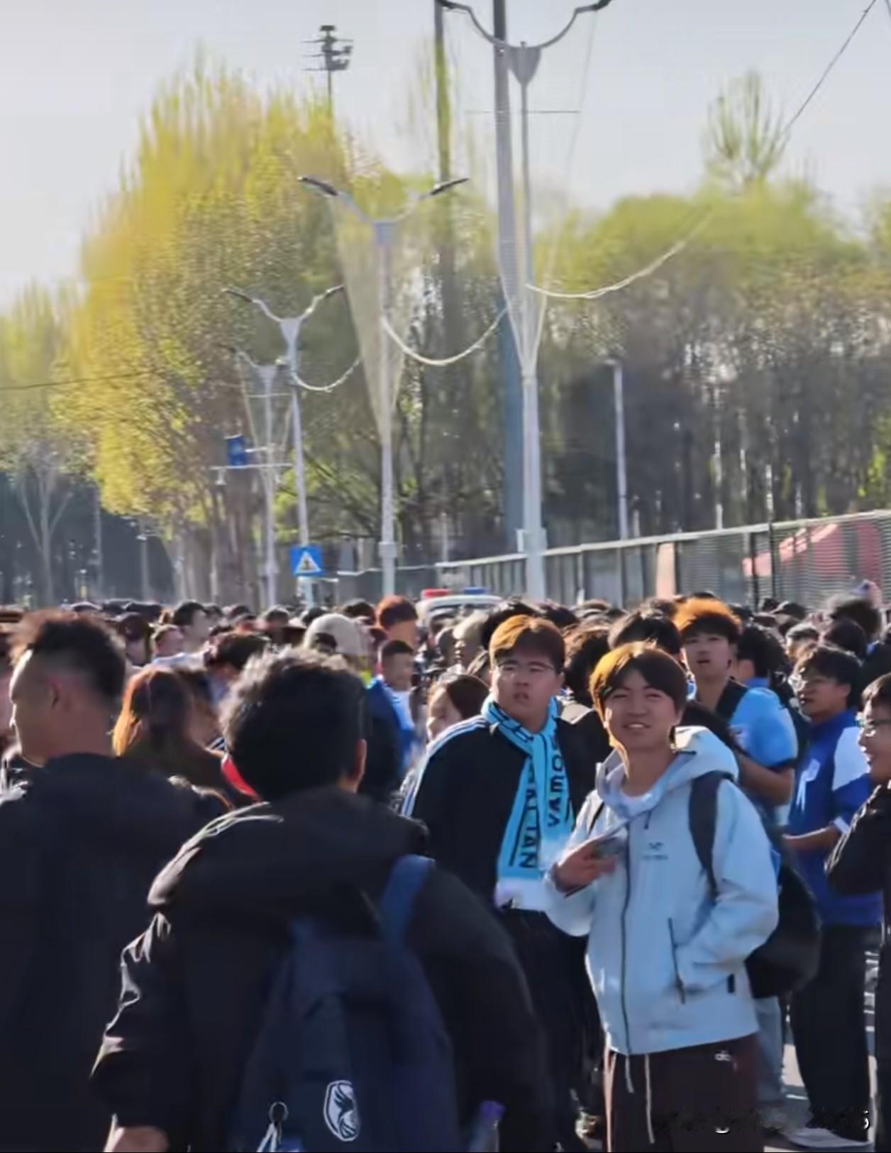 山海有情，携手共进，
热爱为炬，凝心聚力。

中超再现辽宁德比！

今晚19.3