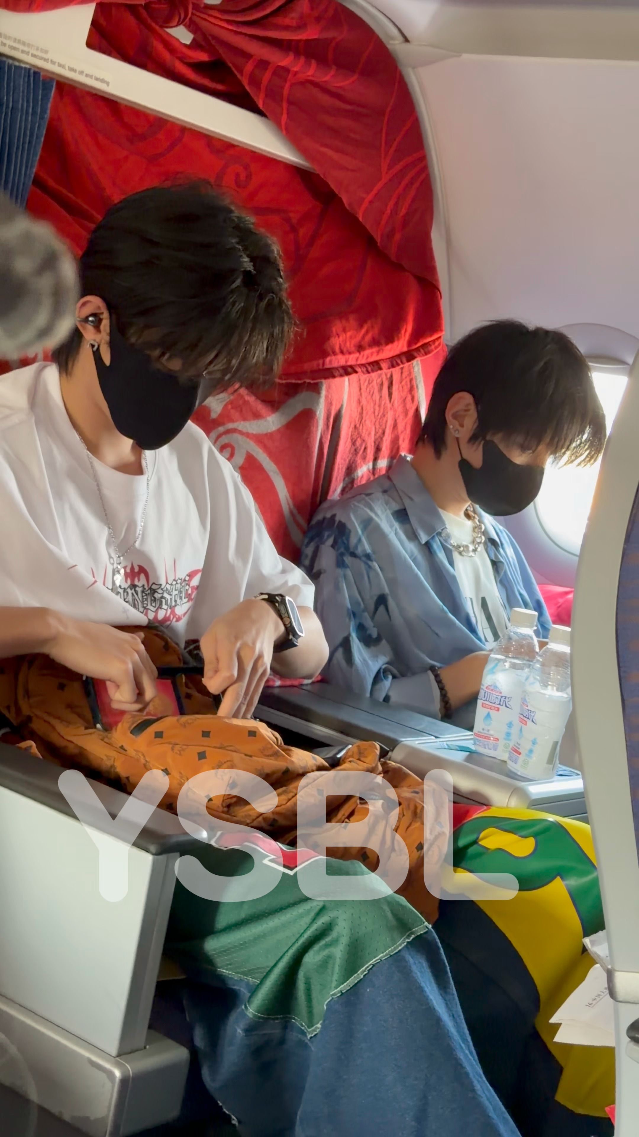 换了手机壳依然珍藏彩带的嘉辉 