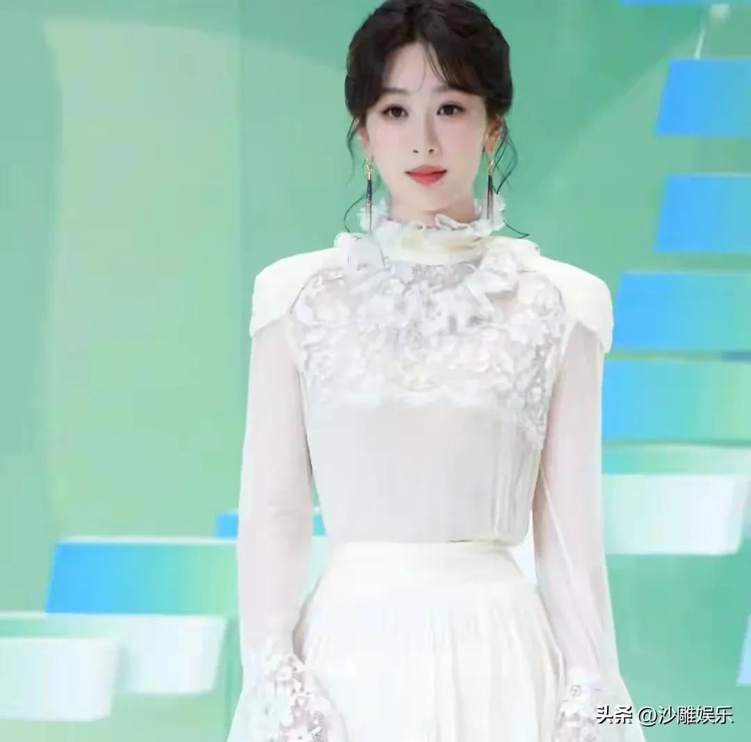 杨紫，太不容易了！



5月25日，“国民闺女”杨紫因为一场直播登上了热搜。
