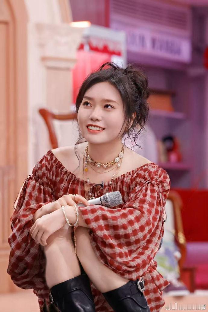 你好星期六下期中餐厅来了你好星期六好六街新开中餐厅分店，全员沉浸式开店营业，沉浸