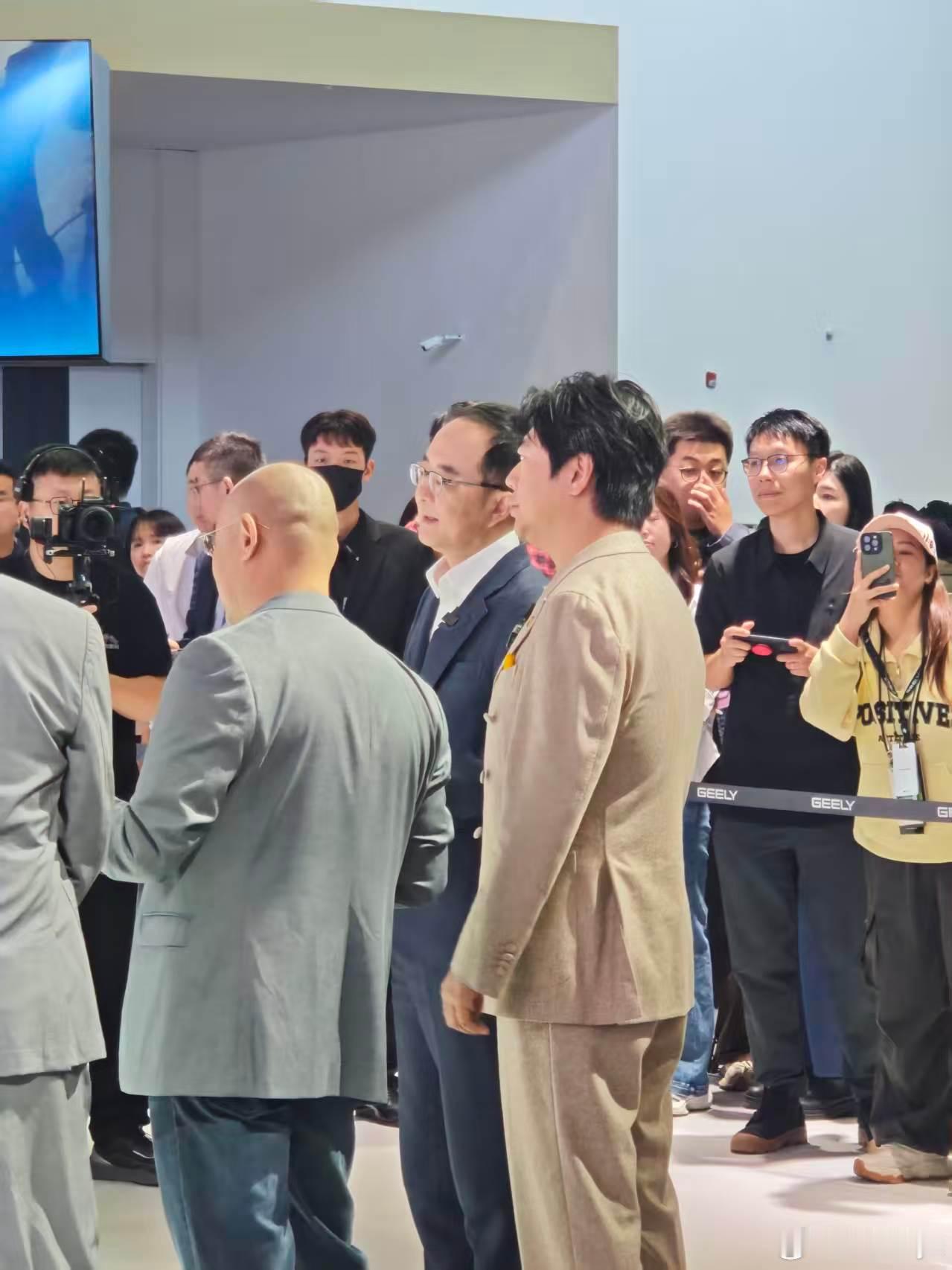 一张图证明你来过北京车展看到了郎朗，背影也算！ 