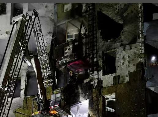 俄罗斯国防部9日宣布，已使用新型中程弹道导弹“奥列什尼科夫”等对乌克兰发动大规模