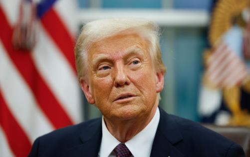 特朗普今天发文说：“假新闻媒体一直在散布大量报道，声称参谋长联席会议主席丹尼尔·