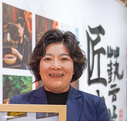 一针一线绣出共富路！她把乡村小香包做成千万级大产业
 
王侠，女，1977年2月