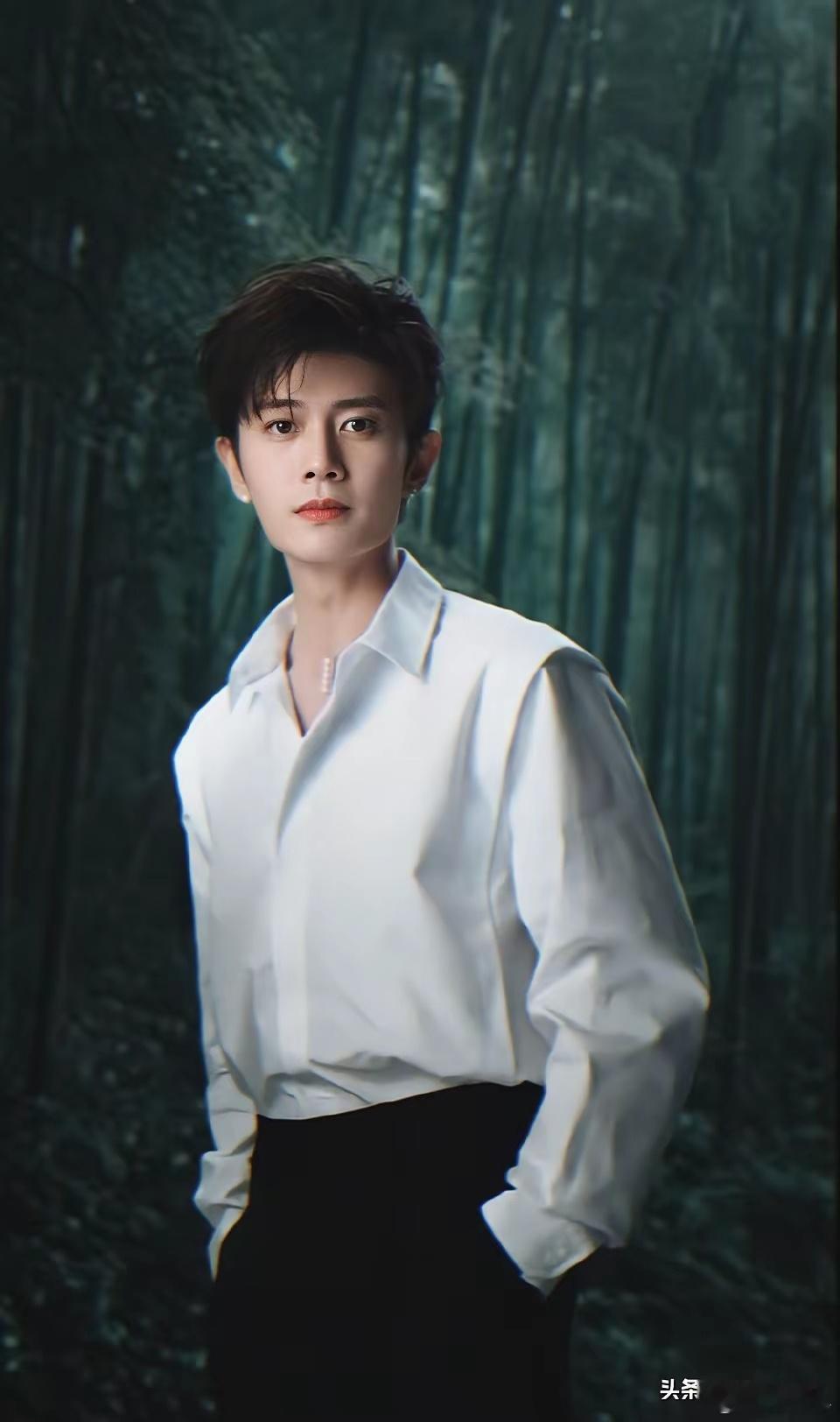 任嘉伦应该是今年最幸运的男明星了吧，接连上了两部积压剧，每次上的时候还都恰巧碰到